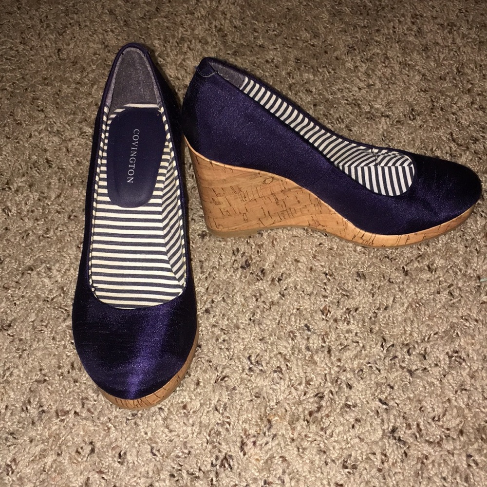 Navy wedges